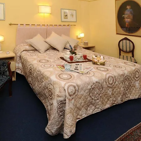 Petite Maison Sainte Justine Hotel 3*